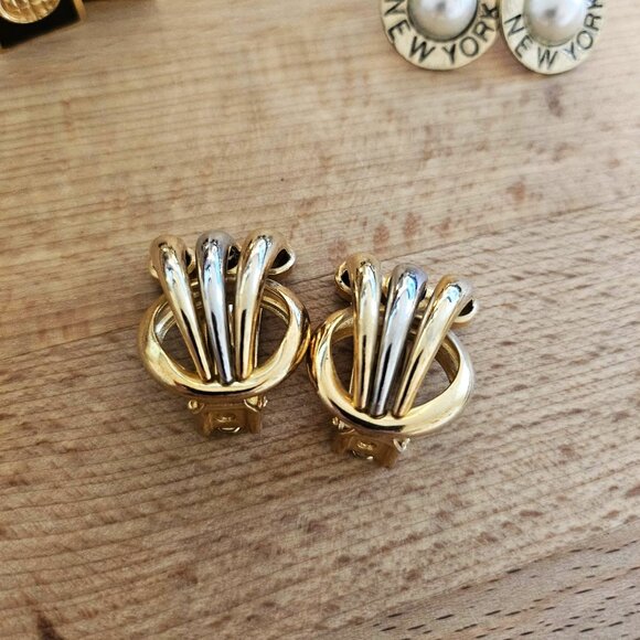 A Curated Collection of Vintage Style Earrings - Picture 8 of 10